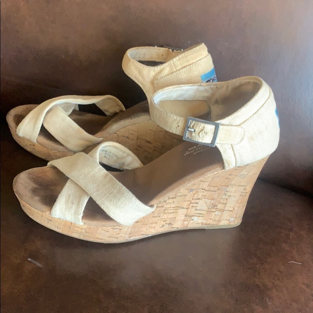 Toms wedge cream 8.5 w